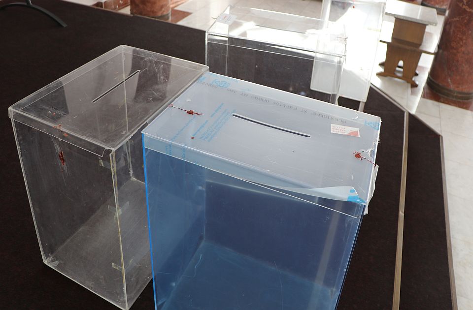 Institut Kareja: Masovno prijavljivanje fantomskih glasača u mestima gde su u nedelju lokalni izbori