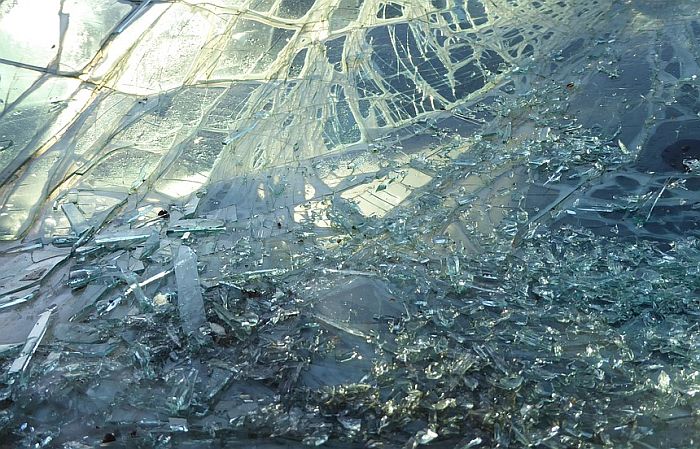 Sudar "bmw" i vozila "Puteva Srbije" u Sićevačkoj klisuri, četvoro teško povređeno