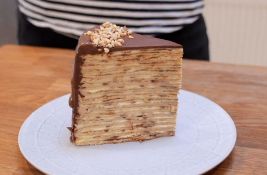 Zahteva malo više truda, ali vredi: Torta od palačinki sa vanila kremom i čokoladom