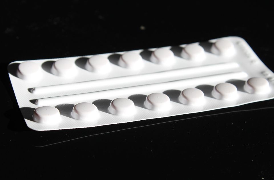 Pola miliona tableta bensedina u Novim Banovcima: Vlast i prorežimski mediji ćute o SNS funkcioneru