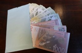 Građani Srbije ako štede, štede u dinarima