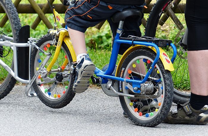 Deca roditelja koji ostave duvan od grada dobijaju bicikl na poklon