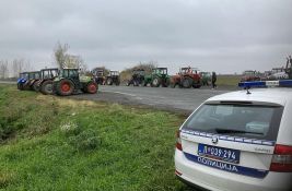  FOTO, VIDEO: Šta se dešava sa paorima - traktori pored puteva 