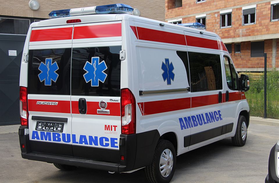 Dvojica povređena u sudaru kombija i kamiona na auto-putu Novi Sad - Subotica