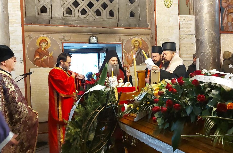 Sahranjen novinar Velja Pavlović