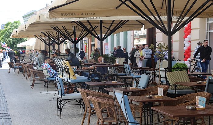 FOTO: Pojedini novosadski lokali proradili, deo restorana i noćni klubovi čekaju da se ukine vanredno stanje 