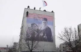 Inspekcija u Nikšiću najavila uklanjanje plakata sa likom Amfilohija