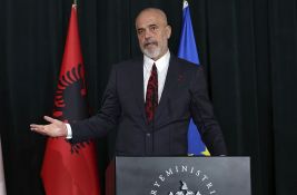 Edi Rama odbio da se izvini što je šakom u lice odgurnuo novinarku dok mu je postavljala pitanja