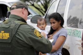 Meksiko: Šverceri držali skoro 500 migranata u ogradi, čekali da ih odvedu u SAD