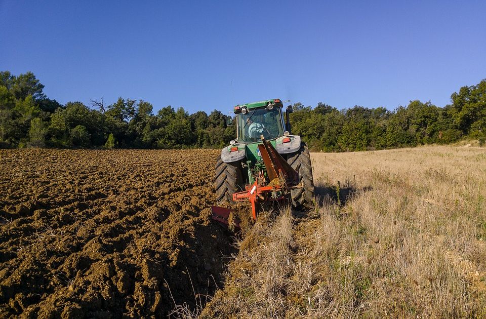 Više od 73 odsto traktora u Srbiji stariji od 20 godina: Kako obnoviti mehanizaciju?