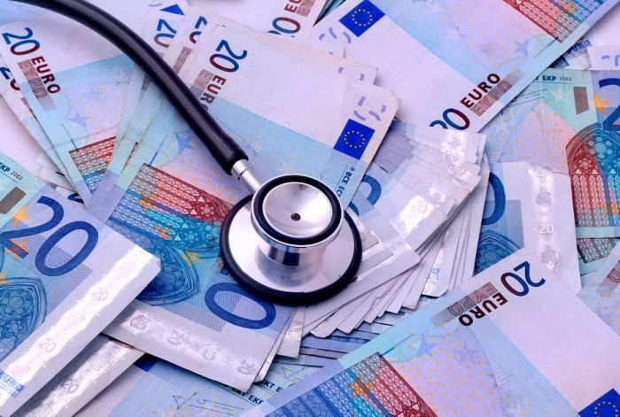 Kazne za one koji vrbuju medicinare u Srbiji i odvode ih u inostranstvo od 500 do 1.400 evra