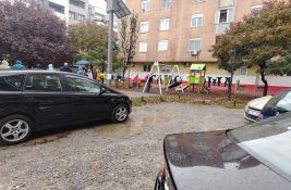 FOTO: Salajčani umesto trga, godinama imaju divlji parking, grad ne reaguje