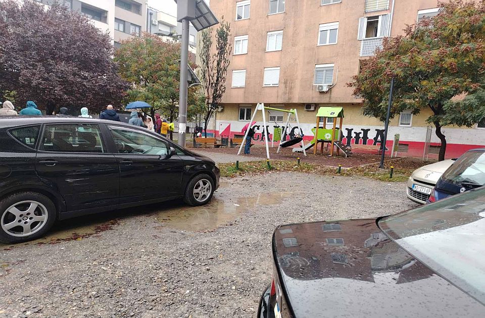 FOTO: Salajčani umesto trga imaju divlji parking, grad ne reaguje