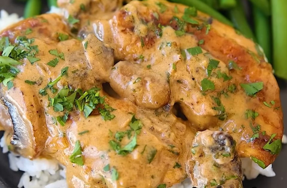 VIDEO: Piletina sa šampinjonima u pavlaci