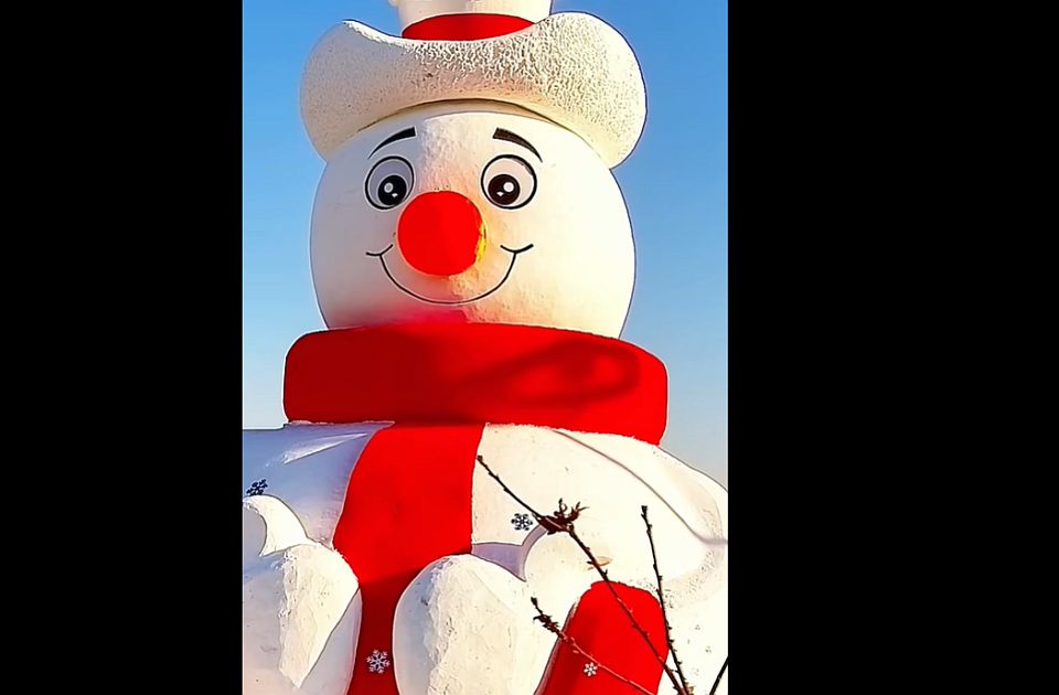 VIDEO: U Harbinu napravljen Sneško Belić visok 19 metara