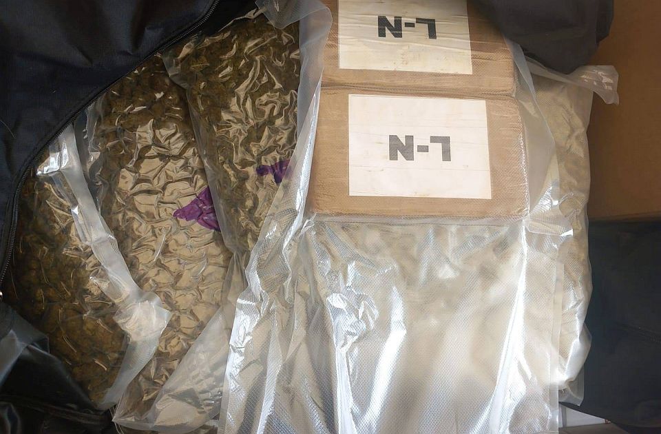 Muškarac uhvaćen sa 100 kilograma marihuane i dva kilograma kokaina