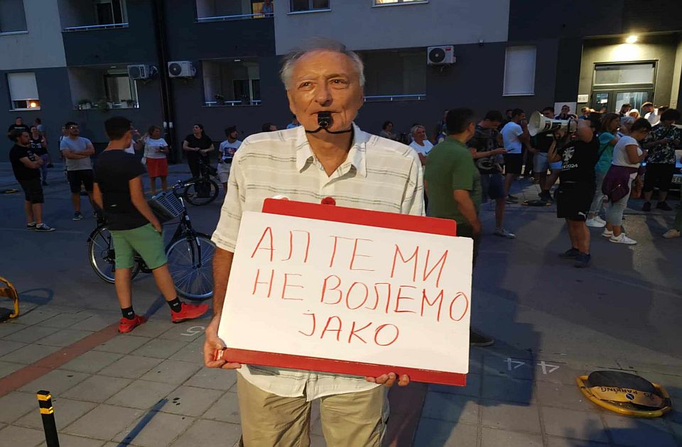 FOTO, VIDEO Zborovi Novog Sada: Mićin nije izuzetak, već pravilo jednog sistema FOTO, VIDEO Zborovi Novog Sada: Mićin nije izuzetak, već pravilo jednog sistema