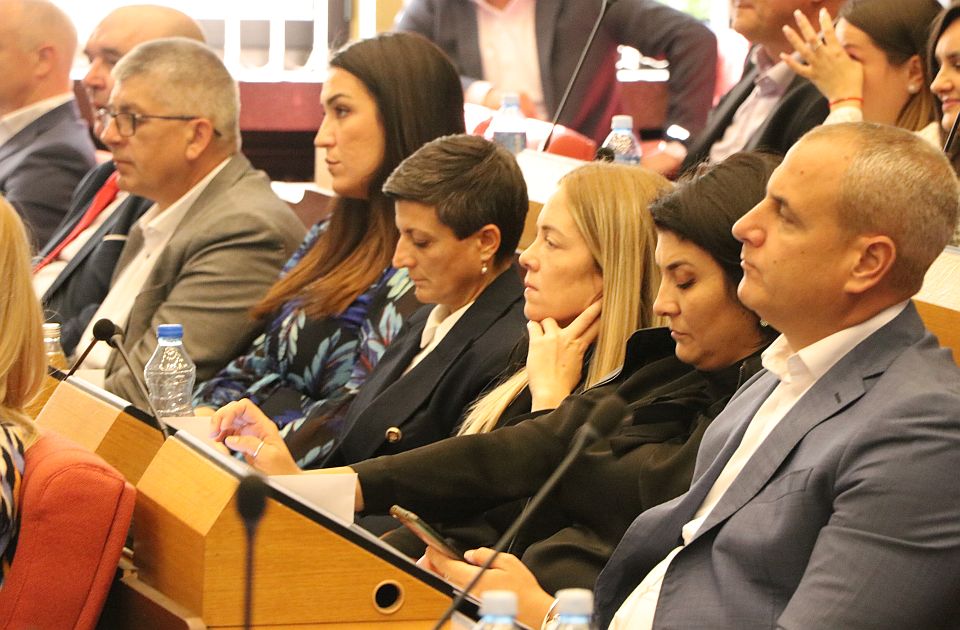 Usvajaju se odluke na Skupštini grada - mala rasprava, pa sve po starom, budžet usvojen