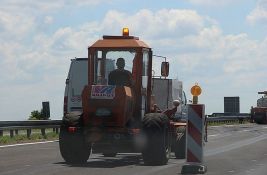 Na Gradini vozila čekaju dva sata, oprez zbog brojnih radova na putu