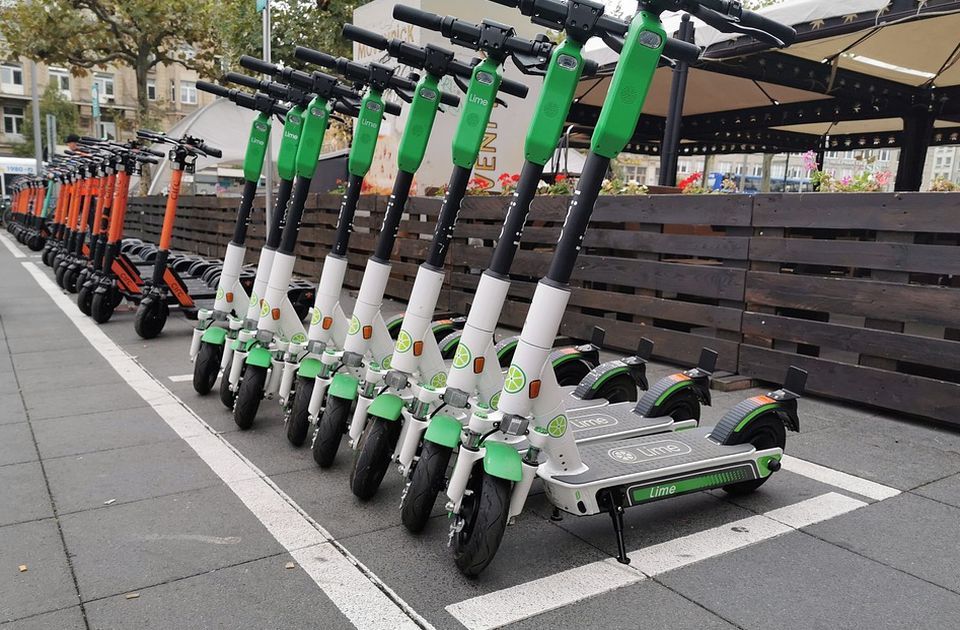 Brisel zabranjuje izdavanje električnih trotineta