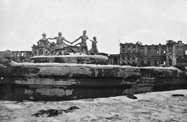 Na današnji dan: Počela bitka za Staljingrad, umro Rudolf Valentino, rođen Džin Keli