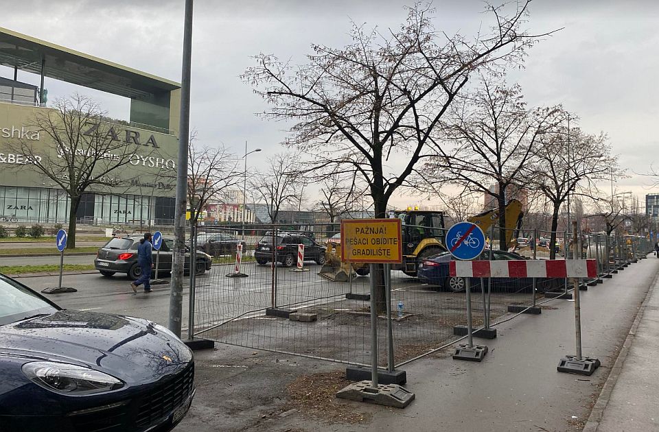 FOTO: Zatvoren drugi deo Bulevara cara Lazara zbog turbo kružnog toka, gužva u saobraćaju