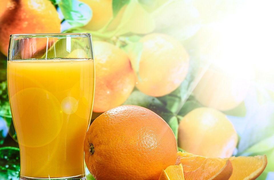 Evo zašto je čaša vode i pomorandža idealna kombinacija za početak dana