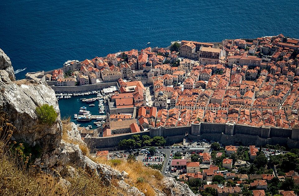 More kod Dubrovnika zagađeno fekalijama