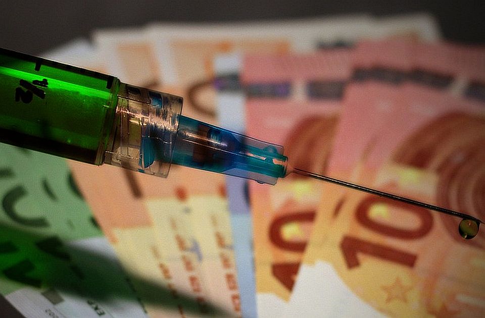 Svi kriju podatke o nabavci vakcina, Srbija ipak malo više