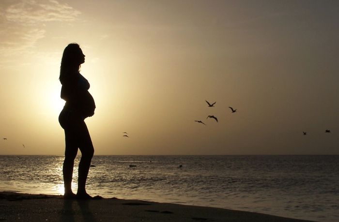 Porodila se na plaži, nije ni znala da je trudna