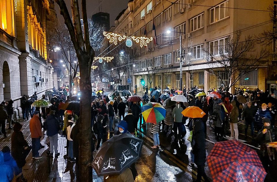 VIDEO: Protest ispred Predsedništva, iz "Kreni-Promeni" delimično zadovoljni odlukom o Rio Tintu