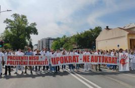 FOTO, VIDEO Protest ispred KCV zbog policijske brutalnosti: 