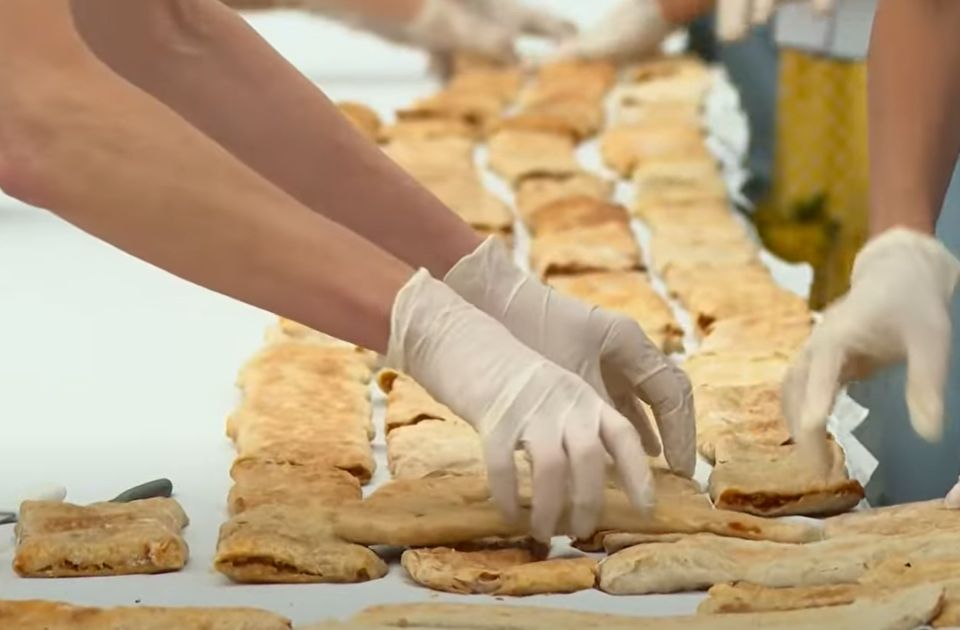 VIDEO: Hrvatsko selo oborilo Ginisov rekord za najdužu štrudlu - napravili poslasticu dugu tri kilometra