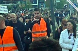 Gradonačelnik Sombora kao redar na naprednjačkom skupu