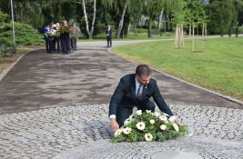 Položeni venci na Spomen groblju u Novom Sadu povodom Dana pobede nad fašizmom