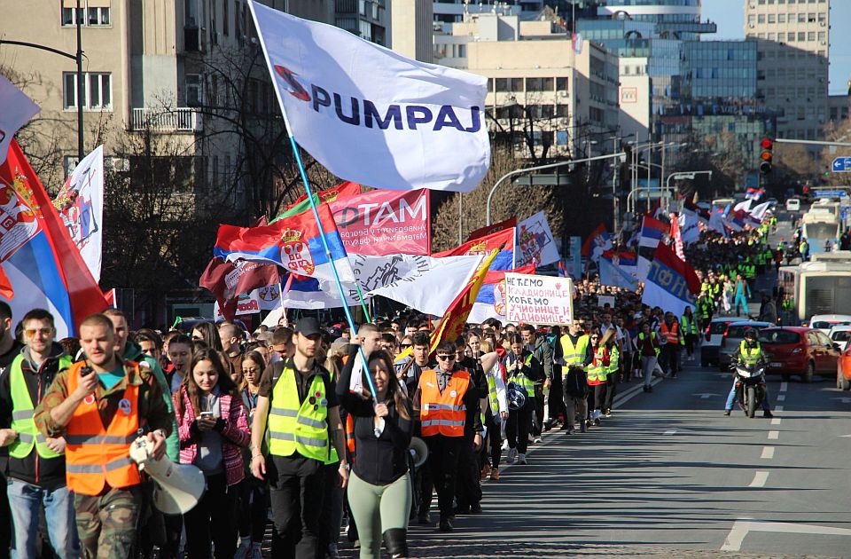 Opozicija između izbora i podrške studentima