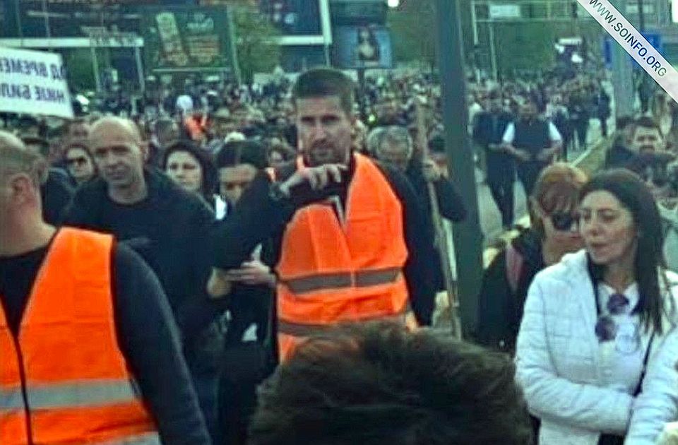 Gradonačelnik Sombora kao redar na naprednjačkom skupu