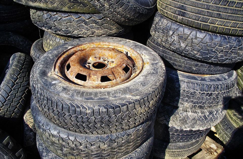 Putevi Srbije: Kineska firma kazniće radnika zbog zatrpavanja starih guma na autoputu u izgradnji