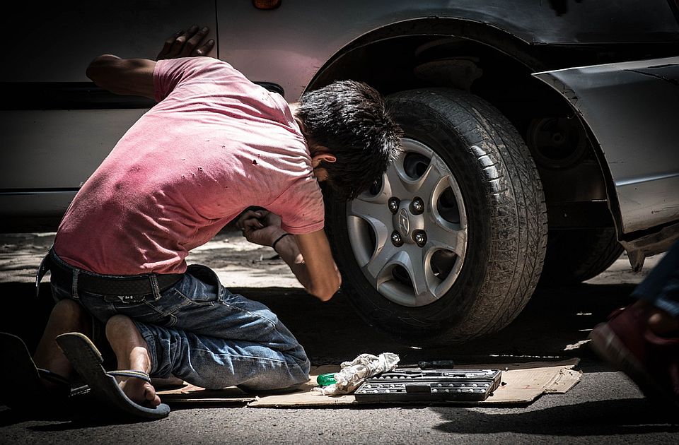 Gotovo svako deseto dete u Srbiji bilo izloženo zloupotrebi dečjeg rada, najviše u Šumadiji 