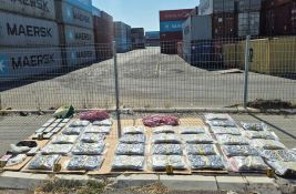Novosadska policija zaplenila 85 kilograma droge: Uhapšene tri osobe, kod njih nađeni kokain i marihuana