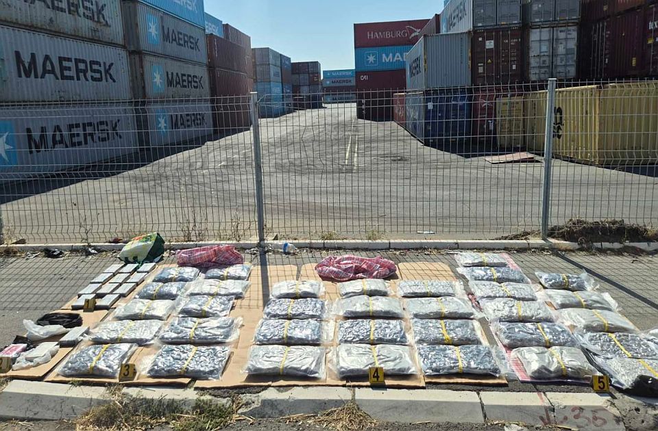 Novosadska policija zaplenila 85 kilograma droge: Uhapšene tri osobe, kod njih nađeni kokain i marihuana