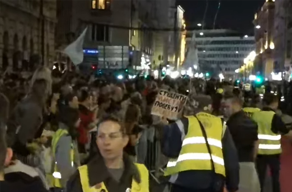 Doček studenata pešaka u Beogradu: Severna kolona na Zelenom vencu, kolo ispred Rektorata