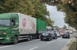 VIDEO: Kolaps u Preradovićevoj, stvorila se velika kolona vozila