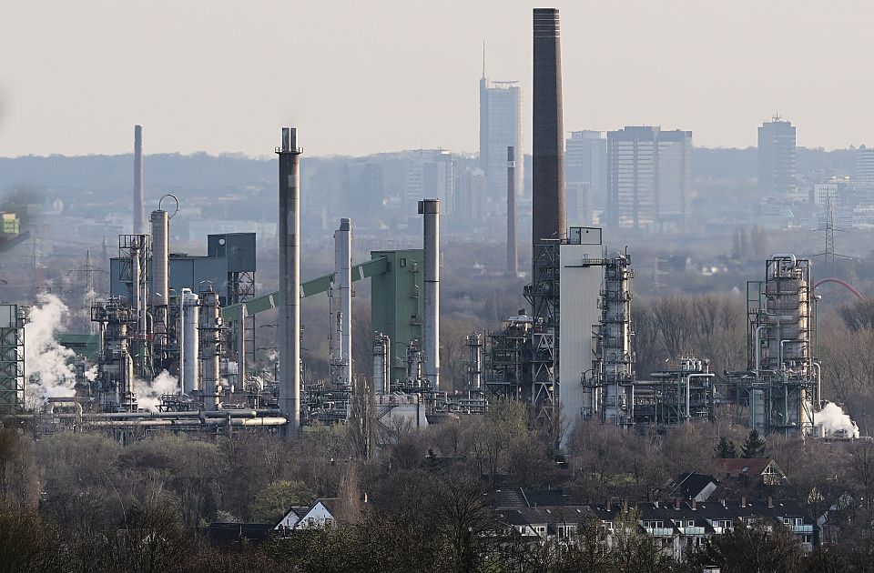 Cene nafte porasle na 112 dolara po barelu