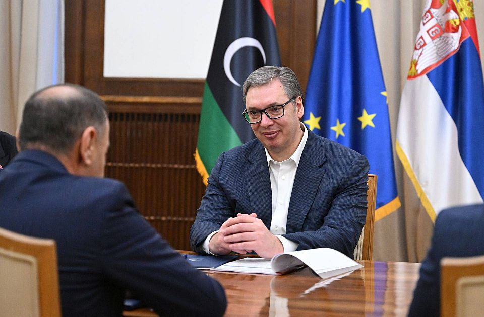 Berliner cajtung: Vučić iz koristi glumi da želi u EU, a Brisel to zna 