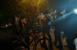 FOTO, VIDEO: Policija potisnula građane od Filozofskog fakulteta, korišćen biber sprej, čuli se topovski udari