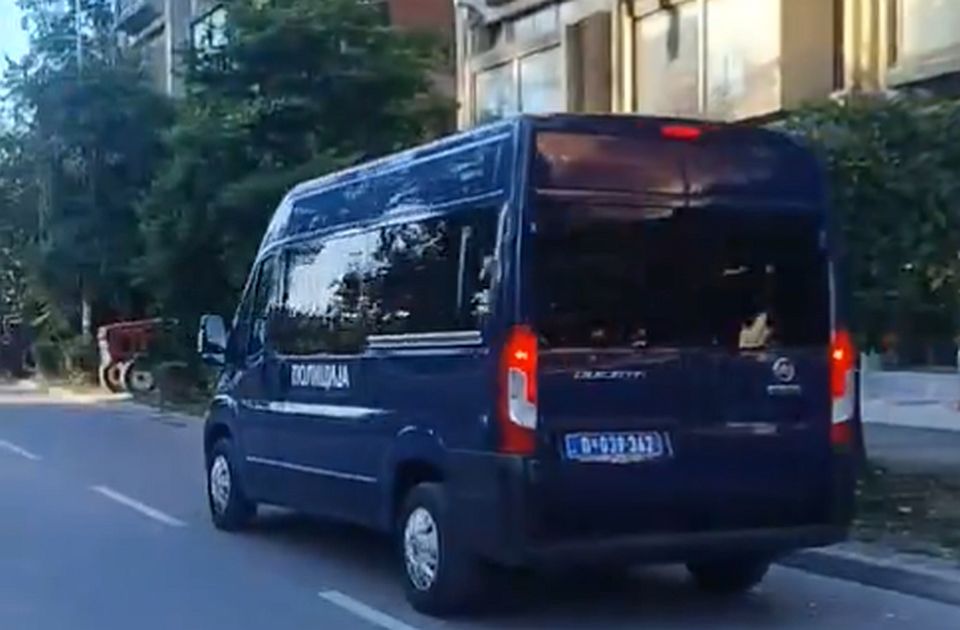 VIDEO: Jutros mirno kod Filozofskog fakulteta, novo okupljanje građana i studenata danas od 15h VIDEO: Jutros mirno kod Filozofskog fakulteta, novo okupljanje građana i studenata danas od 15h