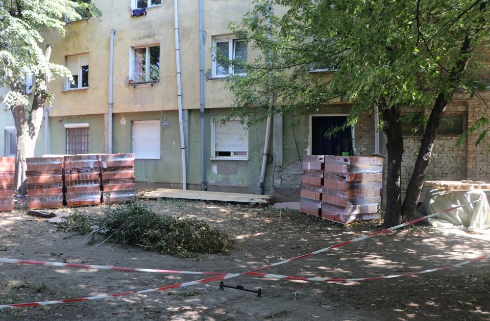 Nelegalno pokušali da nadograde nekadašnji samački hotel na Grbavici, zatvoreno im gradilište