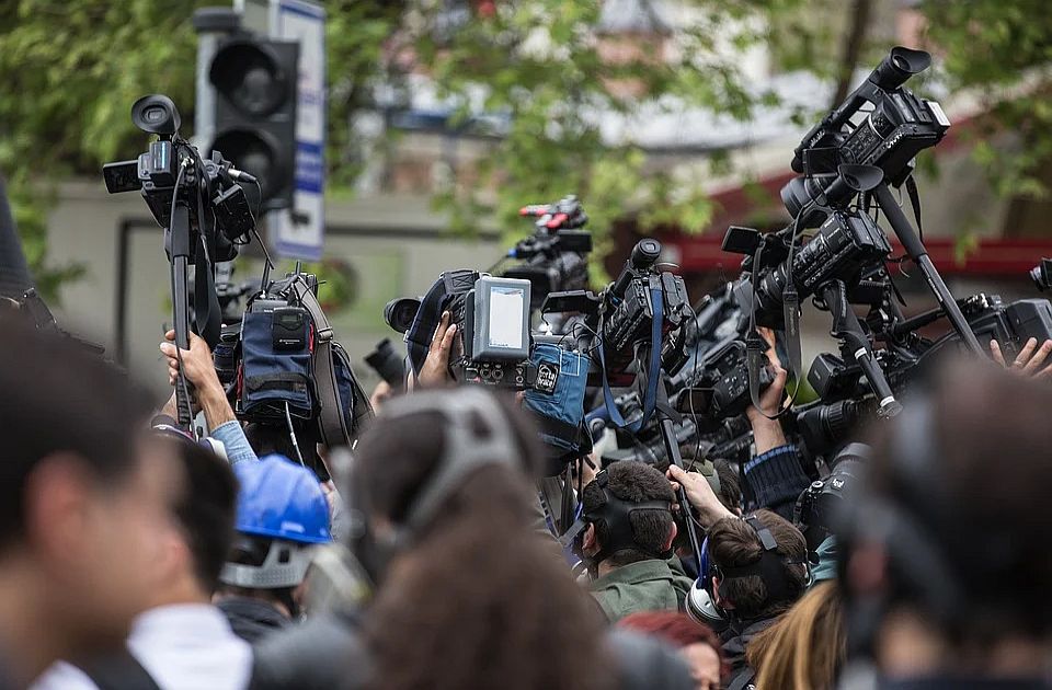 Uputstvo NUNS-a novinarima za subotu: Nosite prsluke sa natpisom "press"