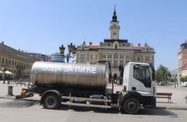 Cisterne sa pijaćom vodom postavljene na Trgu slobode i kod Futoške pijace